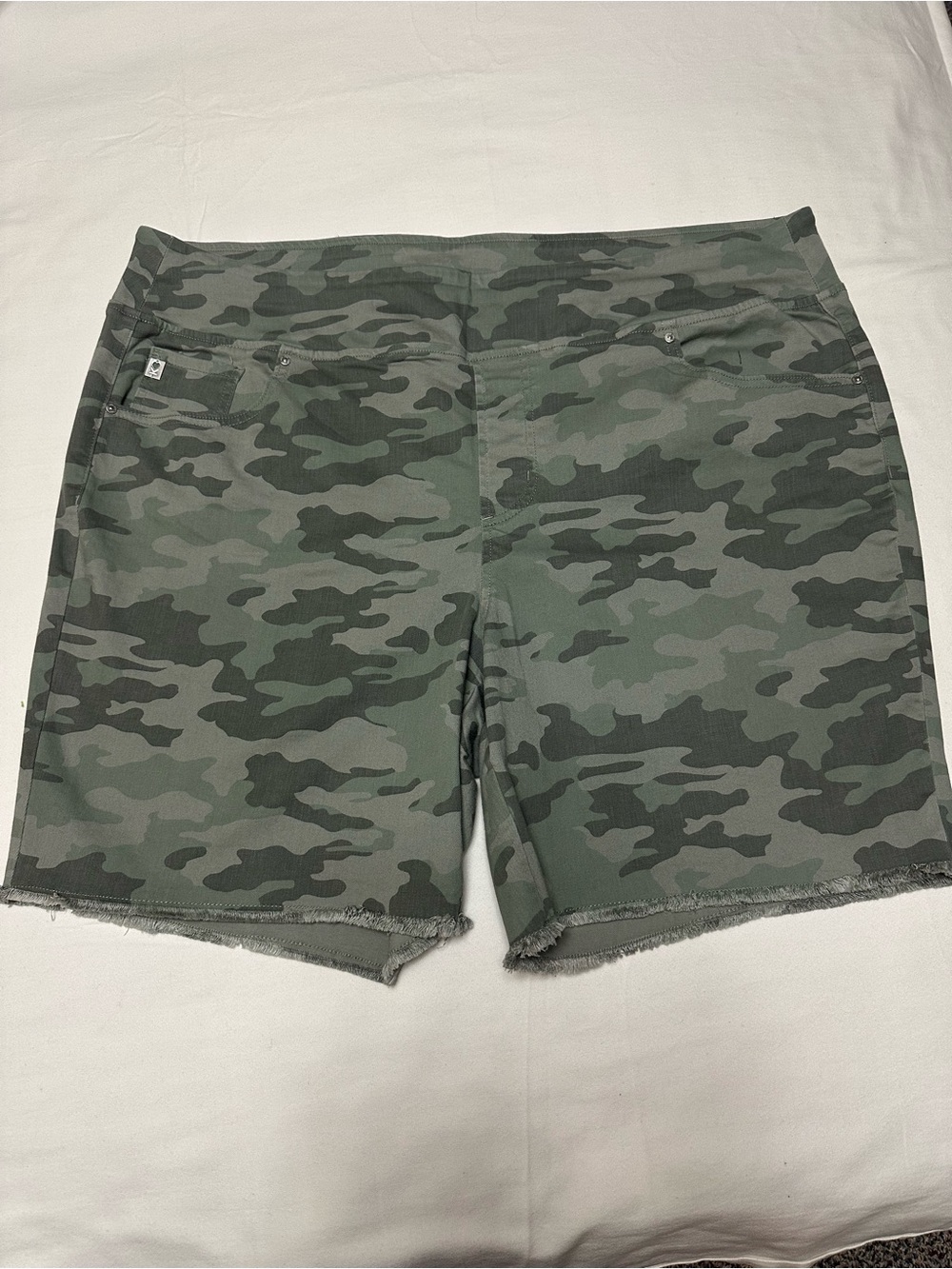 Belle by Kim Gravel TripleLuxe Twill Camo Stretch Frayed Hem Shorts -